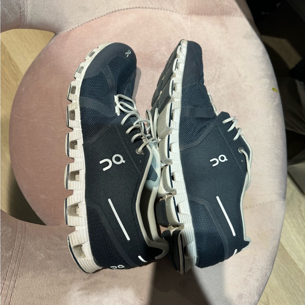 On cloud slight used shoes size 12 men’s